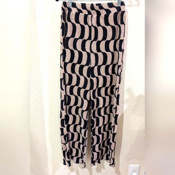 Le Lis High Waisted Groovy Slinky Pants - Picture 1 of 4